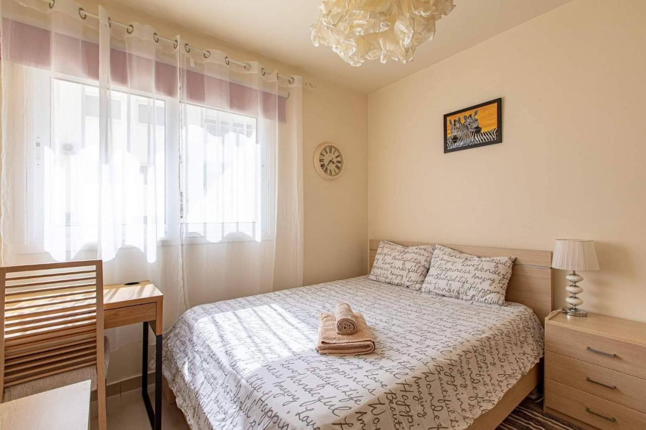 Lovely Bedroom In Shared Apartment Oroklini Buitenkant foto