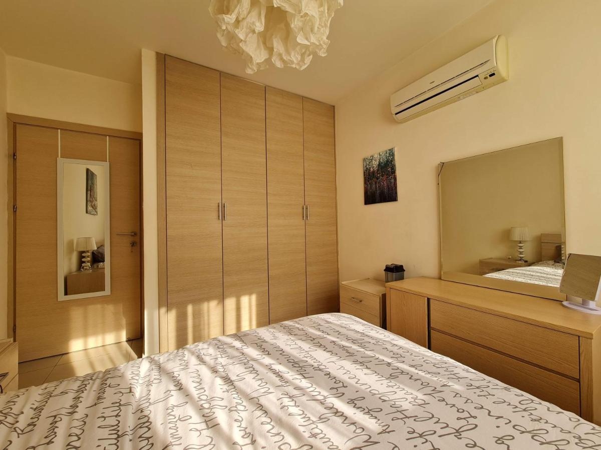 Lovely Bedroom In Shared Apartment Oroklini Buitenkant foto